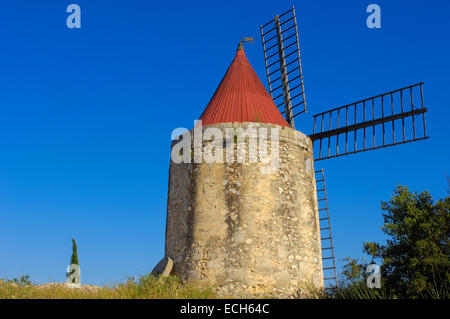 Alphonse Daudet il mulino a vento, vicino a Arles, Bouches du Rhone, Provence, Francia Foto Stock