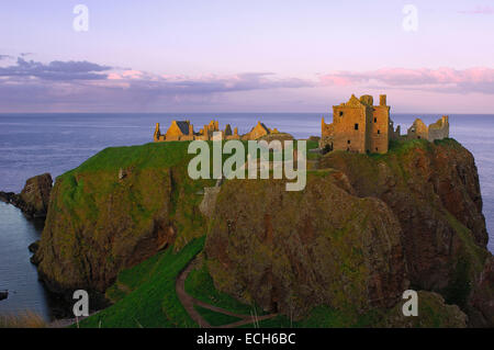 Castello di Dunnottar vicino a Stonehaven, Aberdeenshire, Scotland, Regno Unito, Europa Foto Stock