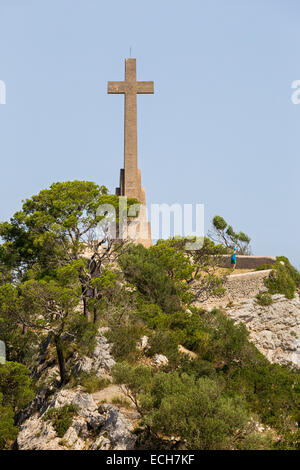 Creu d'Es Picot, alta croce di pietra al Santuari de Sant Salvador, Santuario di Sant Salvador, vicino a Felanitx, Maiorca Foto Stock