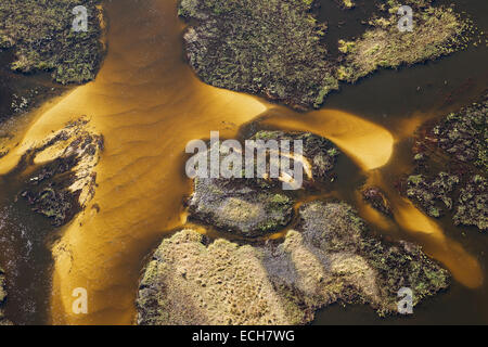 Sezione di sabbia di fiume Gomoti con i suoi canali e isole, vista aerea, Okavango Delta, Botswana Foto Stock