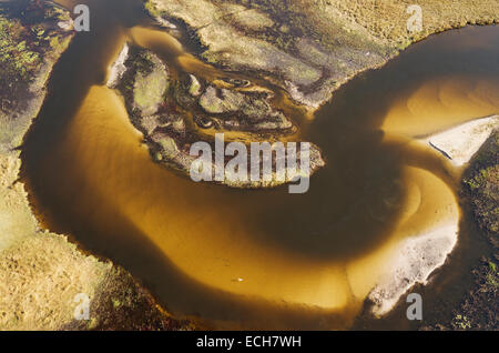 Sezione di sabbia di fiume Gomoti con i suoi canali e isole, vista aerea, Okavango Delta, Botswana Foto Stock