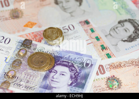 Inglese le banconote e le monete in euro Foto Stock