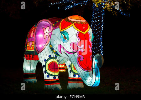 Elefante lanterne cinesi a Longleat, Warminster, Wiltshire. Inghilterra Foto Stock