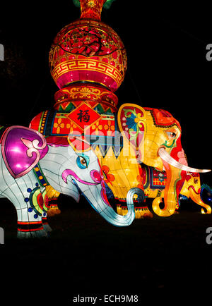 Elefante lanterne cinesi a Longleat, Warminster, Wiltshire. Inghilterra Foto Stock