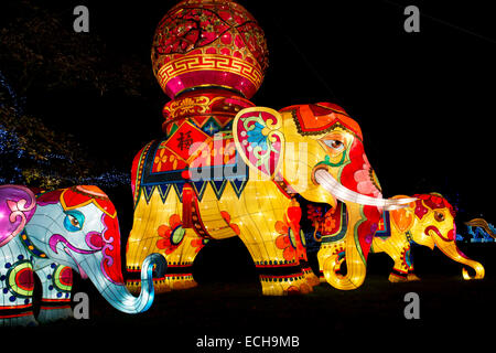 Elefante lanterne cinesi a Longleat, Warminster, Wiltshire. Inghilterra Foto Stock