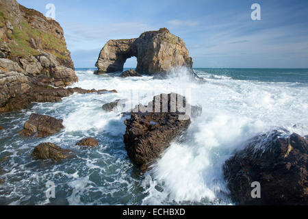 Grande Pollet mare arch, Fanad Head, County Donegal Irlanda. Foto Stock