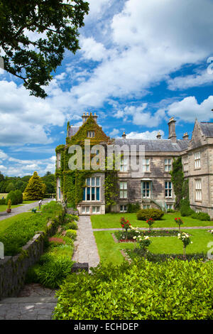 Muckross House e giardini, Parco Nazionale di Killarney, nella contea di Kerry, Irlanda. Foto Stock