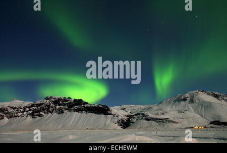 Fantastici Northern Lights visualizzazione nel sud dell'Islanda Foto Stock