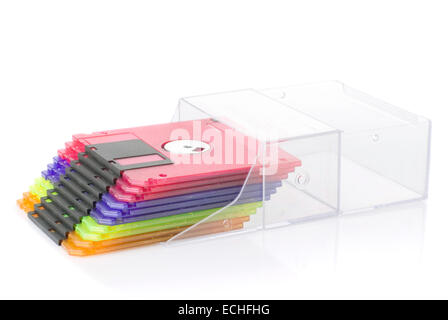 Colore dischi floppy nella casella isolato su bianco Foto Stock
