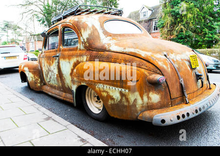 Ford super deluxe 8 V8 vecchio arrugginito auto rottamata 1947 classic ...