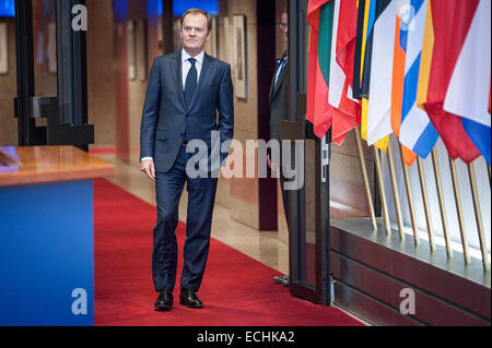 Bruxelles, Belgio. 15 dic 2014. Donald Tusk, il presidente del Consiglio europeo attende prima della riunione a livello europeo la sede del Consiglio a Bruxelles, in Belgio il 15.12.2014 da Wiktor Dabkowski/dpa/Alamy Live News Foto Stock