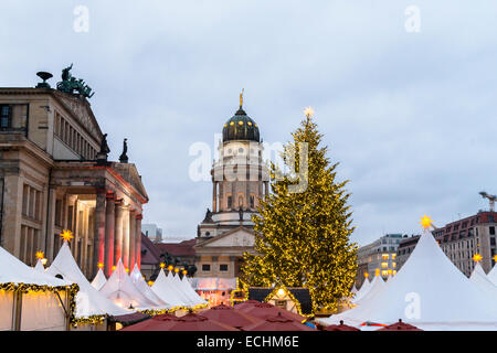 Berlino, Germania. 15 dic 2014. Foto di Gendarmenmarkt mercatino di Natale a Berlino il 15 dicembre 2014. Credito: Reynaldo Chaib Paganelli/Alamy Live News Foto Stock