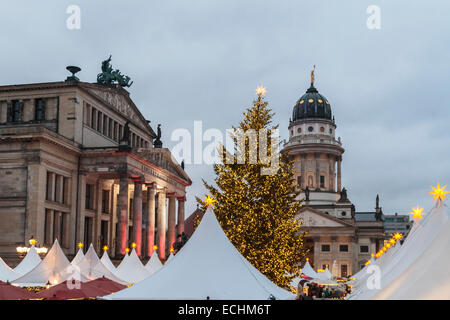 Berlino, Germania. 15 dic 2014. Foto di Gendarmenmarkt mercatino di Natale a Berlino il 15 dicembre 2014. Credito: Reynaldo Chaib Paganelli/Alamy Live News Foto Stock