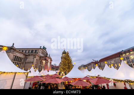 Berlino, Germania. 15 dic 2014. Foto di Gendarmenmarkt mercatino di Natale a Berlino il 15 dicembre 2014. Credito: Reynaldo Chaib Paganelli/Alamy Live News Foto Stock