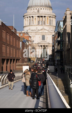 Vista generale immagini di e intorno la Cattedrale di San Paolo a Londra, Regno Unito Foto Stock