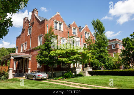 Saint St. Louis Missouri, Central West End, quartiere storico, Lindell Boulevard, casa, villa, architettura residenziale, giardino, auto, Porsche, esterno, MO Foto Stock