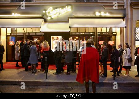 Francia, Parigi, Avenue George V, Crazy Horse Saloon Foto Stock