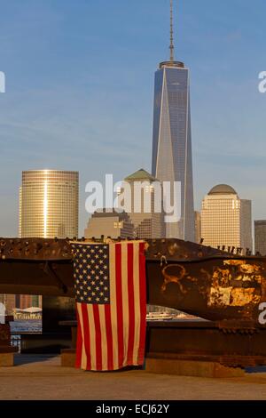 Stati Uniti, New York City, Manhattan, dal centro cittadino e la nuova torre One World Trade Center, visto dal lungomare di Jersey City e il gancio di Paulus Il quartiere, monumento commemorativo l' attacco dell' 11 settembre, 2001 Foto Stock