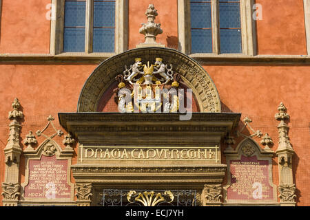 Frammento di stucco decorativo stampaggio del municipio della città vecchia. Praga. Foto Stock