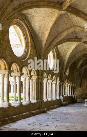 Francia, Aude, galleria del chiostro di Sainte Marie de Fontfroide abbazia cistercense Foto Stock