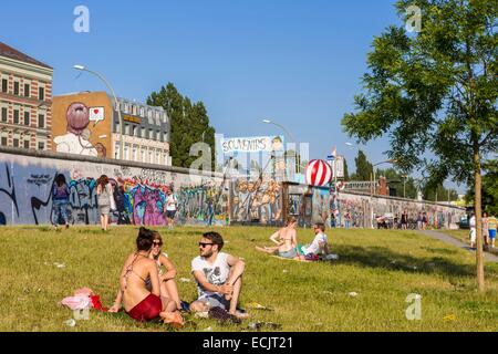 Germania Berlino, Berlino Est, Friedrichshain, East Side Gallery sulle rive del fiume Sprea Foto Stock