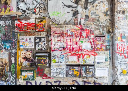 Germania Berlino, Berlino Est, Scheunenviertel distretto, Haus Schwarzenberg club cultura, Hackescher Mercato, tag e graffiitis Foto Stock