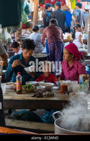 Il Vietnam, Lao Cai provincia, Muong Khuong, appartenenti a una minoranza etnica market Foto Stock