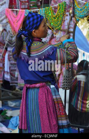 Il Vietnam, Lao Cai provincia, Muong Khuong, appartenenti a una minoranza etnica market Foto Stock