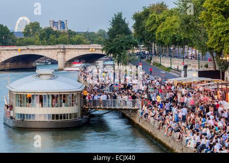 Francia, Parigi, zona elencata come patrimonio mondiale dall UNESCO, il nuovo Berges sul Quai d'Orsay e la chiatta Rosa Bonheur sur Seine Foto Stock