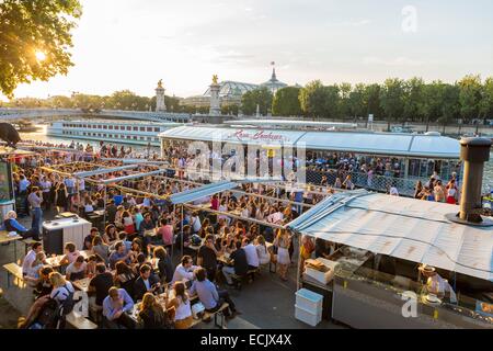 Francia, Parigi, zona elencata come patrimonio mondiale dall UNESCO, il nuovo Berges sul Quai d'Orsay e la chiatta Rosa Bonheur sur Seine Foto Stock