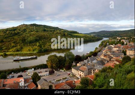 Francia, della Mosella, Valle della Mosella, Sierck les Bains sul fiume Moselle Foto Stock