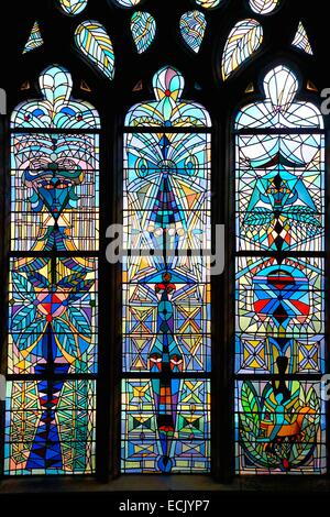 Francia, della Mosella, Metz, Saint Maximin Chiesa casa del noto solo le finestre di vetro macchiate progettata da Jean Cocteau Foto Stock