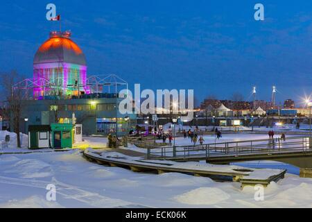 Canada, Provincia di Quebec, Montreal in inverno il porto vecchio, Bonsecours Island e il suo esterno pista di pattinaggio sul ghiaccio Foto Stock