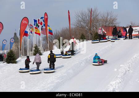 Canada, Québec, Provincia di Quebec City in inverno il Quebec Winter Carnival, scivola sulle pianure di Abramo Foto Stock