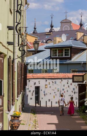 La Lituania (paesi baltici), Vilnius, centro storico elencati come patrimonio mondiale dall UNESCO, il nome della strada Literatu (strada del Mens di lettere) risale alla prima metà del secolo XIX in Adam Mickiewicz di onore, opere d'arte sono dedicati ad entrambi Foto Stock