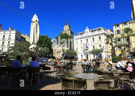 Francia, Var, Ollioules, Avenue du General de Gaulle, il Municipio Foto Stock