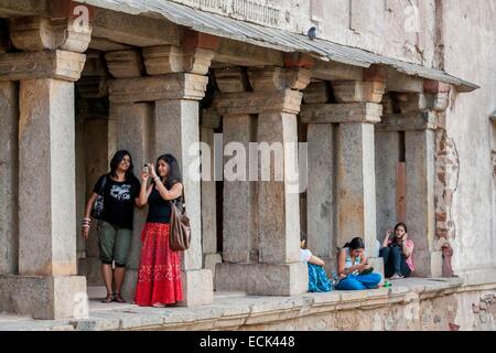 India, Nuova Delhi, Hauz Khas complessa, madrasa (ala nord) del XIV secolo Foto Stock