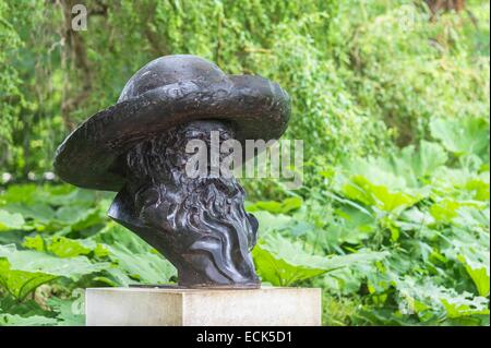 Francia, Eure, Giverny, bronzo di Claude Monet dallo scultore Daniel Goupil Foto Stock