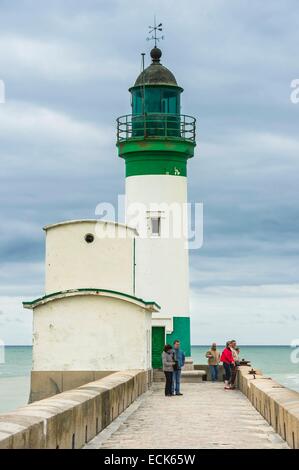 Francia, Seine Maritime, Le Treport, il faro Foto Stock