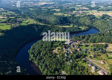 Francia, Indre, Badecon le Pin, Le pin vicino la Creuse river gorges (vista aerea) Foto Stock