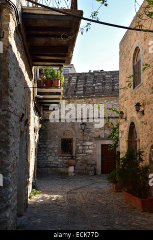 Una via del borgo medievale di Mesta, sull'isola greca di Chios Foto Stock