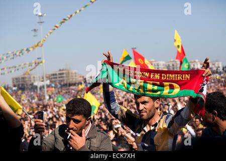 La Turchia, Sud Anatolia orientale, Kurdistan, Diyarbakir, Newroz curdo 2013 anno nuovo celebrando la molla Foto Stock