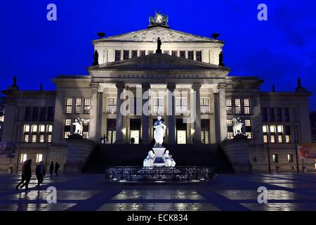 Germania, Berlino, quartiere Mitte, Gendarmenmarkt, il teatro Schauspielhaus (Konzerthaus) Foto Stock