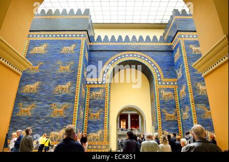 Germania Berlino, l'Isola dei Musei elencati come patrimonio mondiale dall' UNESCO, Pergamon Museum (Pergamonmuseum), Ishtar Gate, costruita nel 580 A.C. (Neo Impero Babilonese) dal Re Nabucodonosor II di Babilonia (Irak) Foto Stock