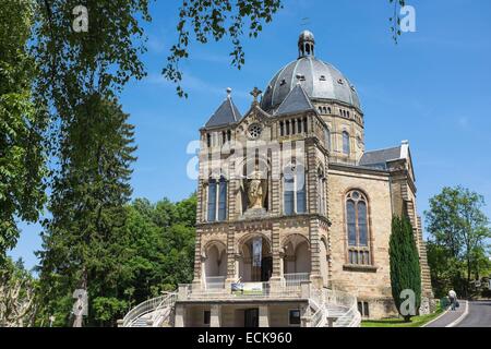 Francia, della Mosella, Saint-Avold, Notre-Dame-de-Bon-Secours basilica romanica in stile Revival Foto Stock