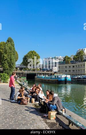 Francia, Parigi, Quai de Valmy, Canal Saint Martin Foto Stock