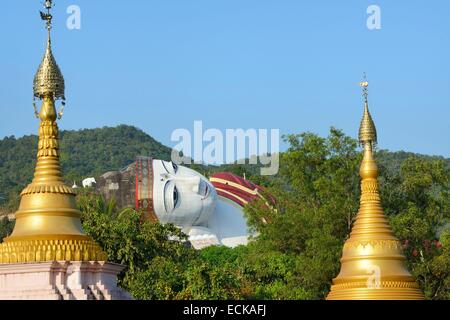 Myanmar (Birmania), Stato Mon, Mawlamyine (Moulmein) frazioni, Win Sein Taw Ya tempio più grande del mondo di Buddha reclinato Foto Stock