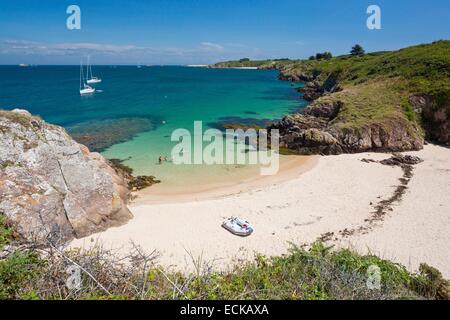 Francia, Morbihan, il Ponant isole, l'isola di Houat, escursione lungo la costa nord di fronte al Golfo di Morbihan Foto Stock