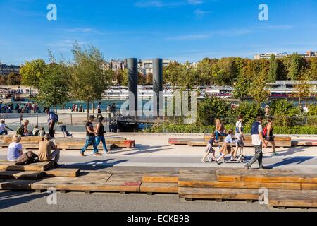 Francia, Parigi, zona elencata come patrimonio mondiale dall UNESCO, il nuovo Berges, Orsay dock giardini galleggianti Foto Stock