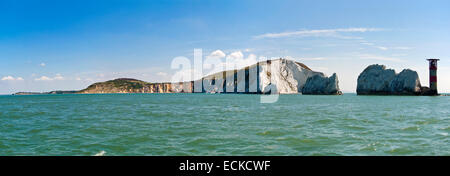 Orizzontale vista panoramica degli aghi nell'Isola di Wight. Foto Stock